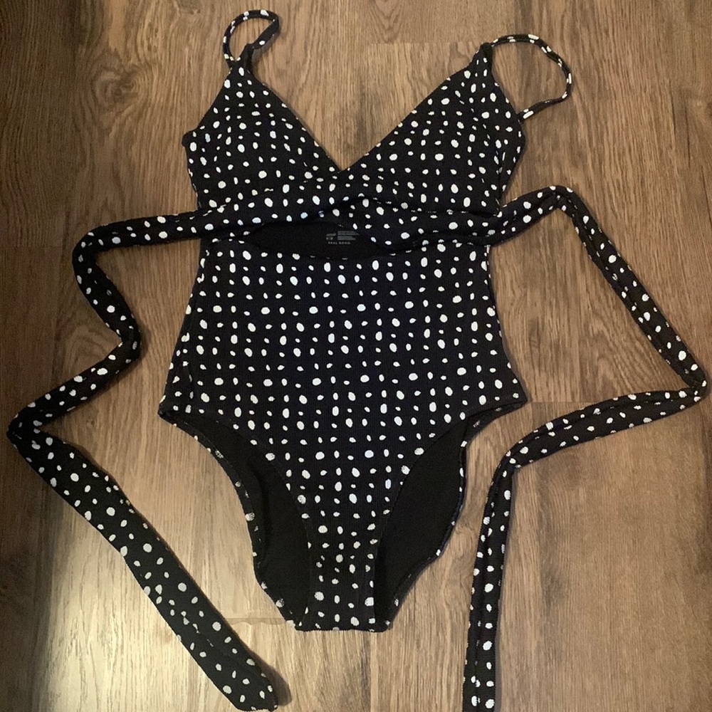NWT. Arie size sm swimsuit. Black/white ribbed material.